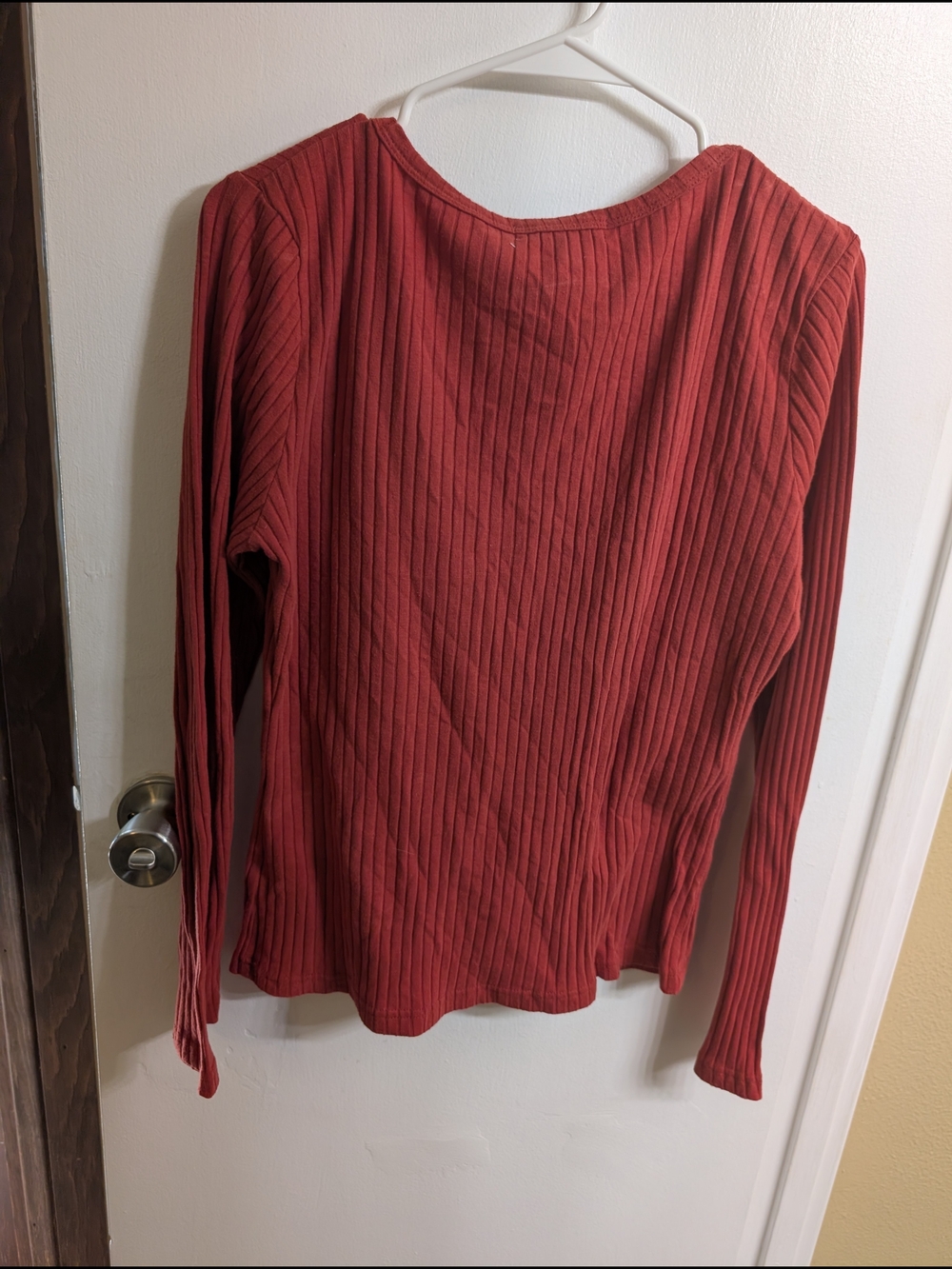 Button-Front Long Sleeve Ribbed Tee in Rust - Picture 5 of 5